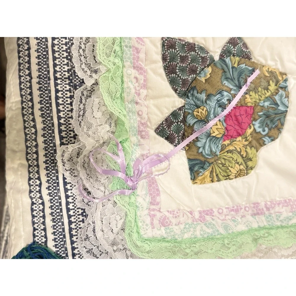 VTG Flower Quilt Handmade Appliqué Pansy / Cabbage Rose Design Sz Twin Farmhouse